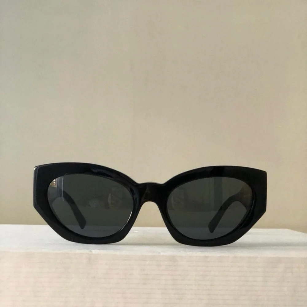 Versace cat eye sunglasses - Picture 4 of 13